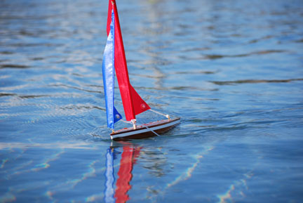 toy sailboats that sail