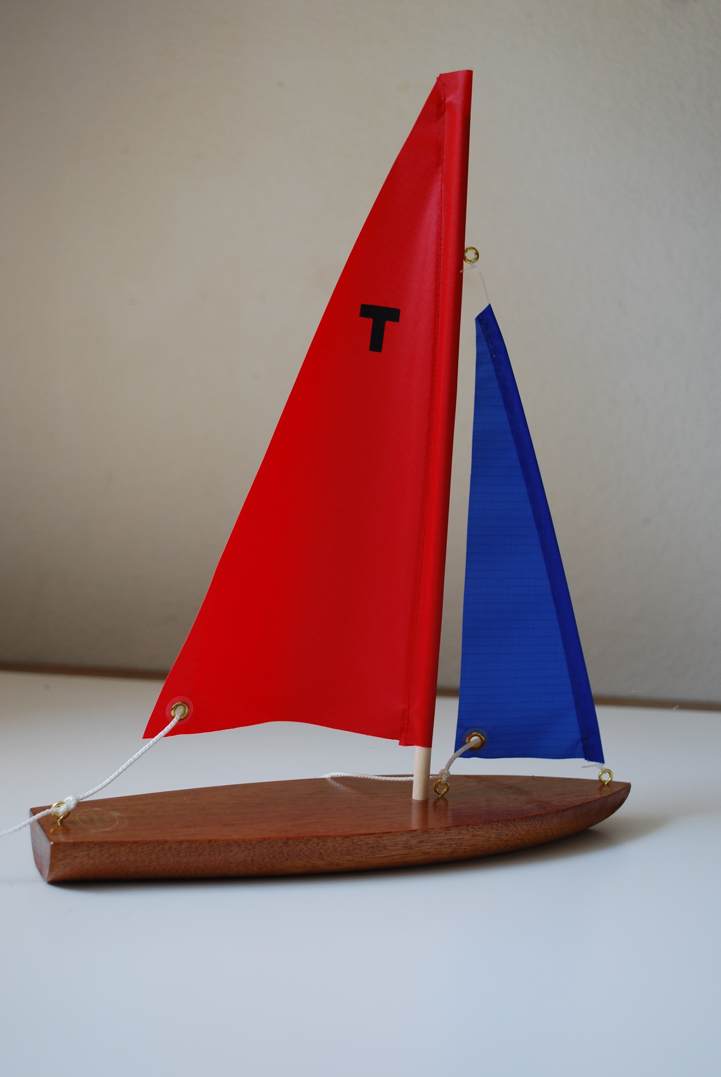 toy sailboats that float